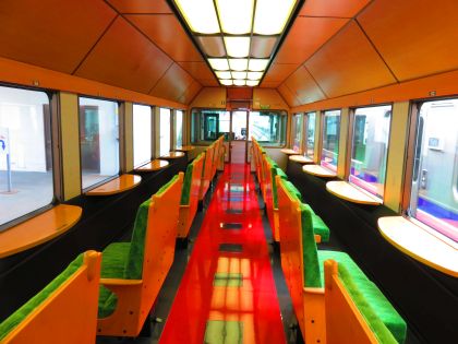 ジパング号車内