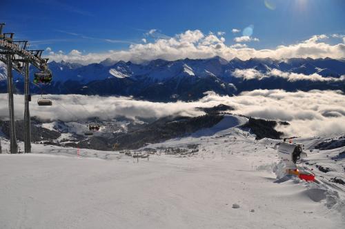 雲海の上でスキー