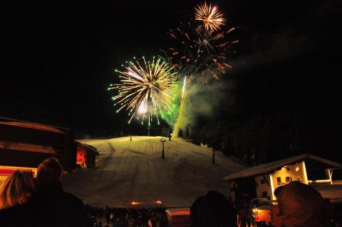 週に一度はなびもあがります