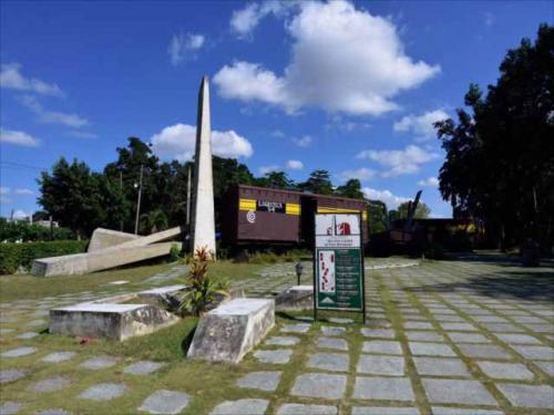 トレンブリンダード記念碑