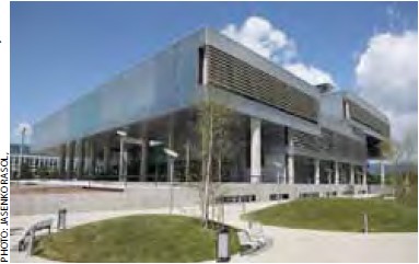 ザグレブ / 「現代美術館」がオープン