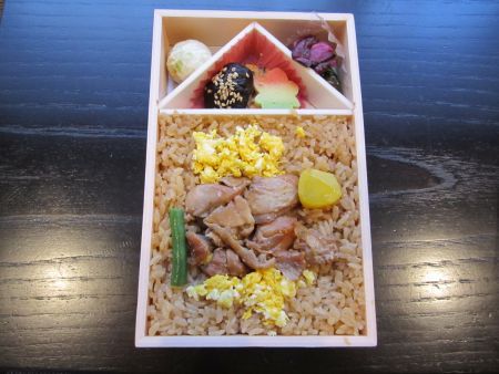 鶏めし弁当2