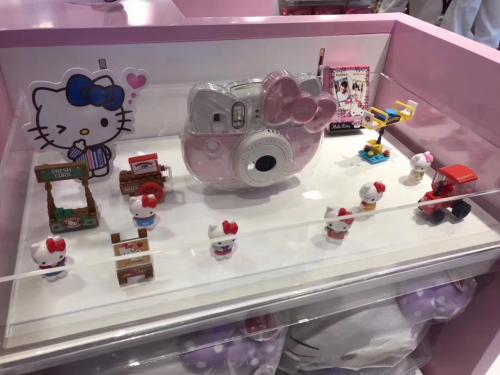 hello kitty Lawson 6