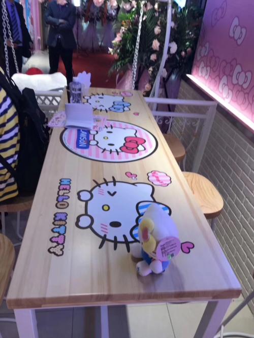 hello kitty Lawson 7