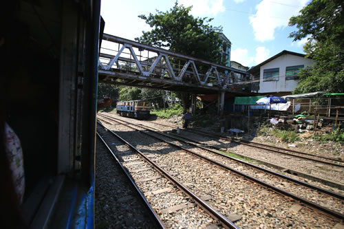 ヤンゴン環状線 車窓からの風景