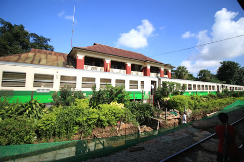 ヤンゴン環状線 列車