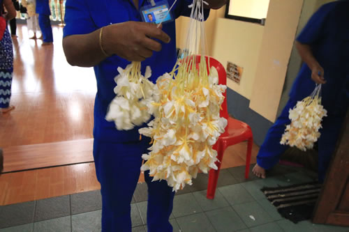 シュエダゴン・パゴダ参拝用の花