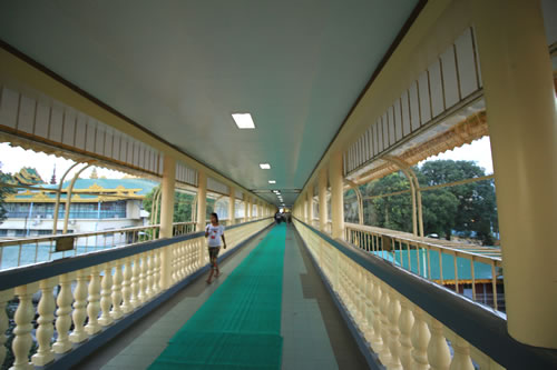 シュエダゴン・パゴダ通路