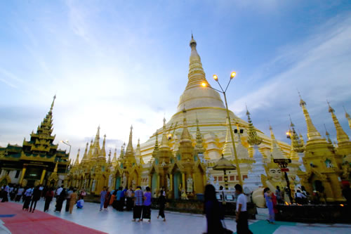 シュエダゴン・パゴダ全景