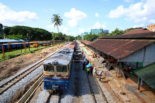 ヤンゴン環状線 列車