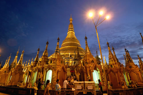 シュエダゴン・パゴダ ライトアップ
