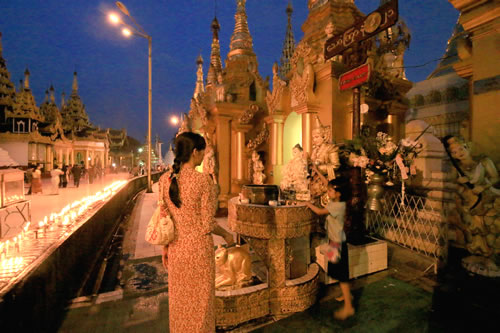 シュエダゴン・パゴダ 参拝