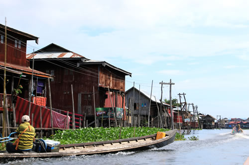 ボートトリップ水上集落
