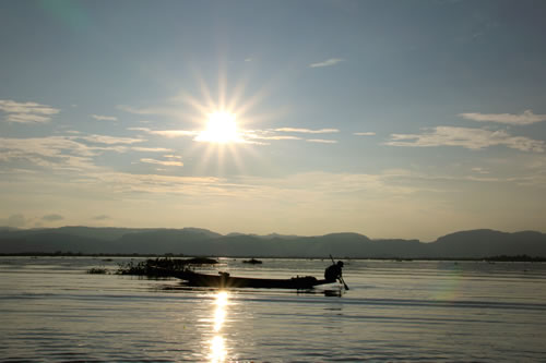 ボートトリップ インレー湖中央