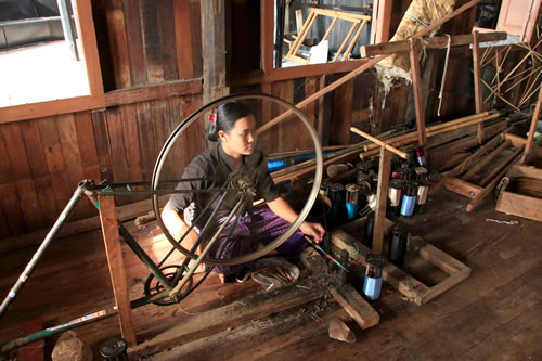 ハス糸織工房 作業1