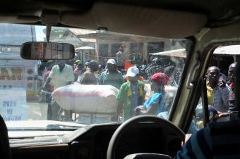 ２青空マーケット