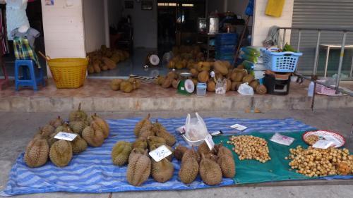 市場のドリアン売り8月