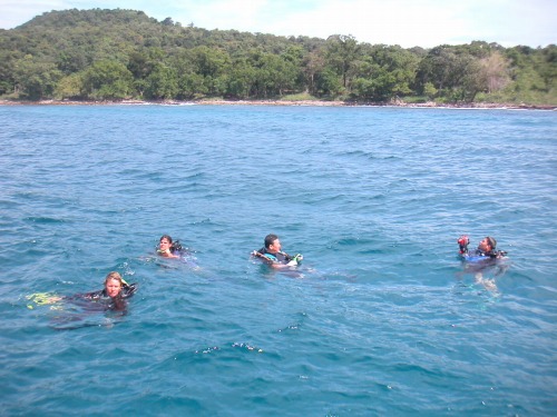 シアヌークビルでダイブ