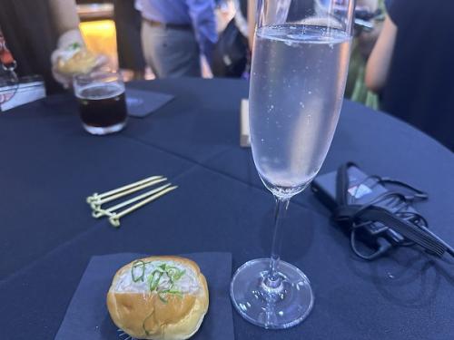 オーストラリア