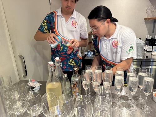 オーストラリア