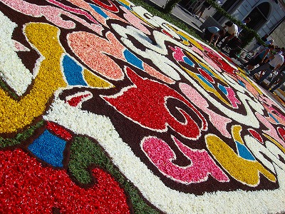 花祭りはローマナビネットがご案内１