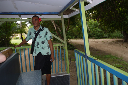 オープンバスにて移動