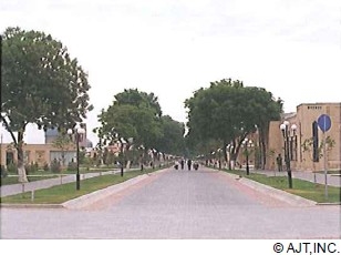 ビビハニムモスクへ続く遊歩道