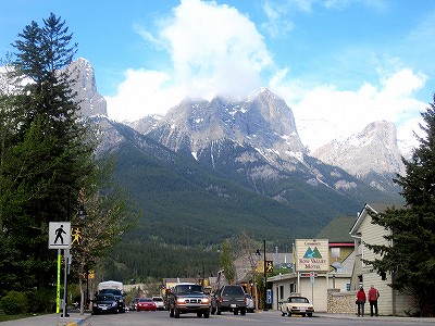キャンモアのメイン通り