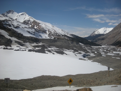 アサバスカ氷河雪上車観光
