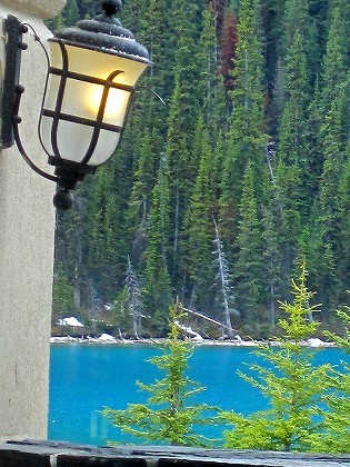 レイクルイーズ湖畔