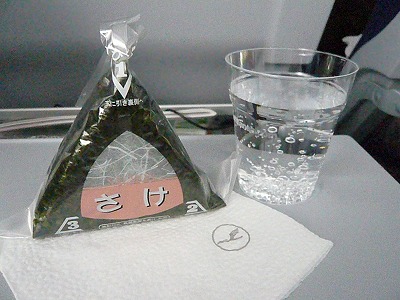 途中でおにぎりが配られました