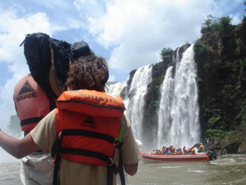 イグアスの滝 激突ボートを撮影