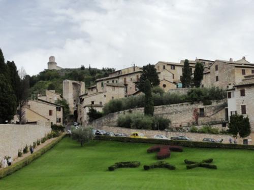 大聖堂前の「タウ」