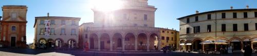 モンテファルコ市庁舎周辺パノラマ