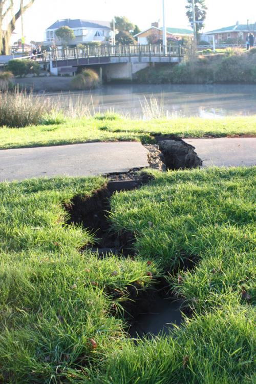 Ｐ１０２-０２２Ｆ