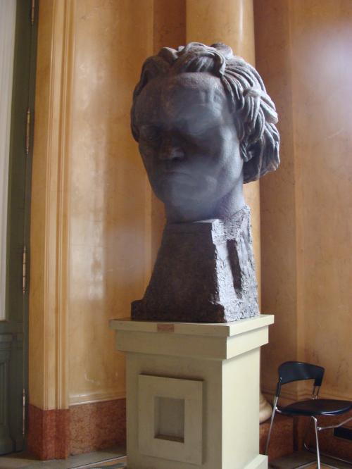 劇場入り口にあるベートベン