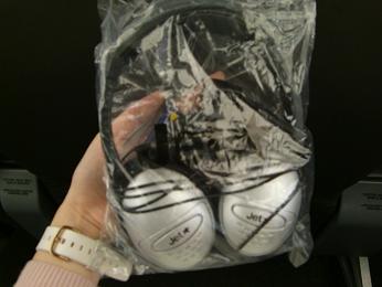 こちらはヘッドホン。使い心地GOOD。