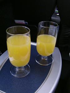 搭乗後すぐにドリンクサービス