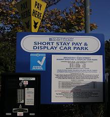 駐車場料金支払機がございます