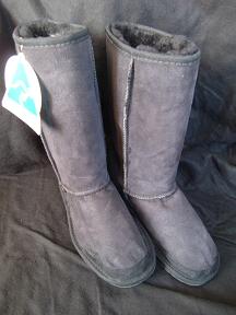 茶色っぽく見えますが、黒です★