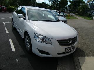 真っ白!トヨタの車です。