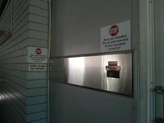 ケアンズ市内営業所で返却〜♪