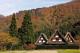 秋の白川郷合掌集落＝白川村