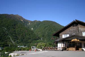 高い所色づきました