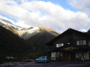 白川郷　初雪　２７日