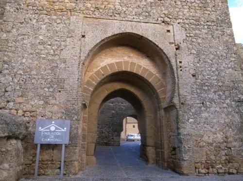 パラドールの門拡大