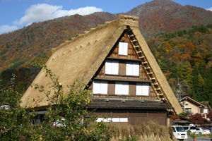 修復された合掌造り