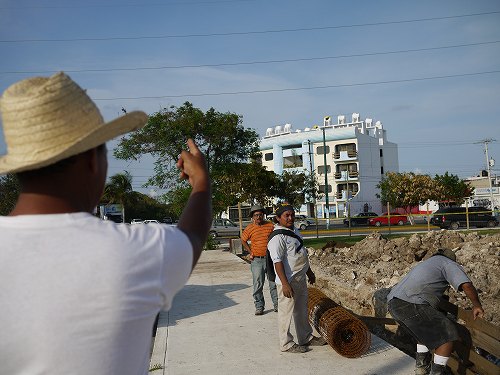 工事現場のおっちゃん達。
