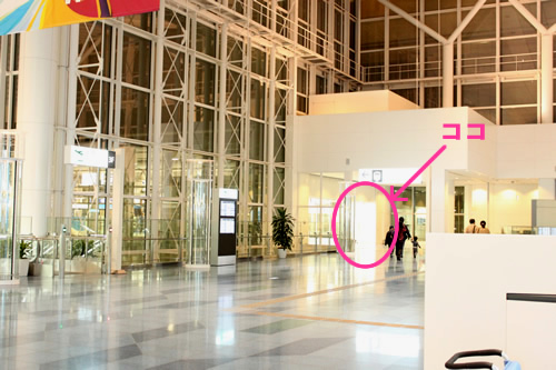 改札出て30秒でチェックインカウンター