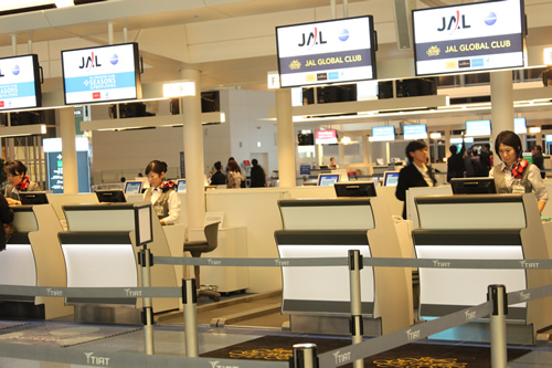 チェックインカウンターもスグレモノ